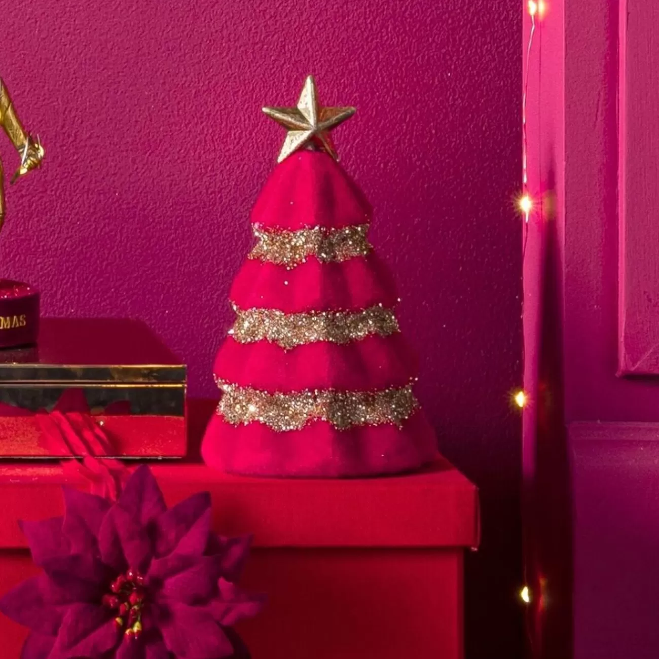 Gifi Sapin velours rouge et pailleté doré à poser Ø10,5xH19cm< Décoration Intérieure De Noël